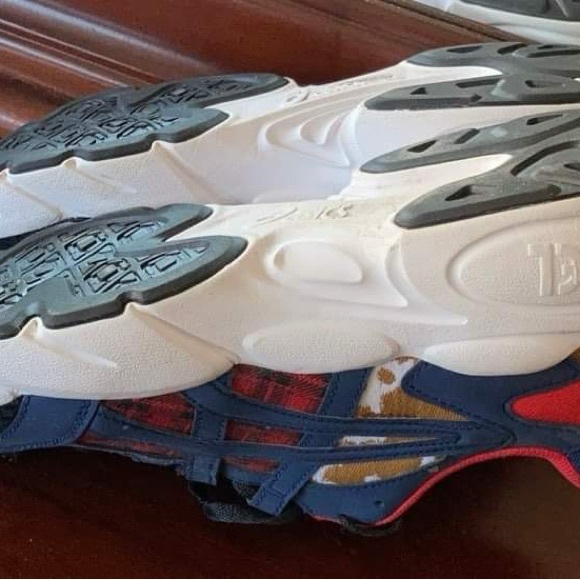 Men shoes size 11 worn once - Picture 3 of 5